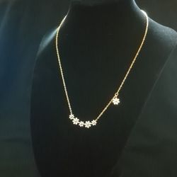 Hanging Daisies 18k Gold Plated Stainless Steel Necklace 16+2 Length 