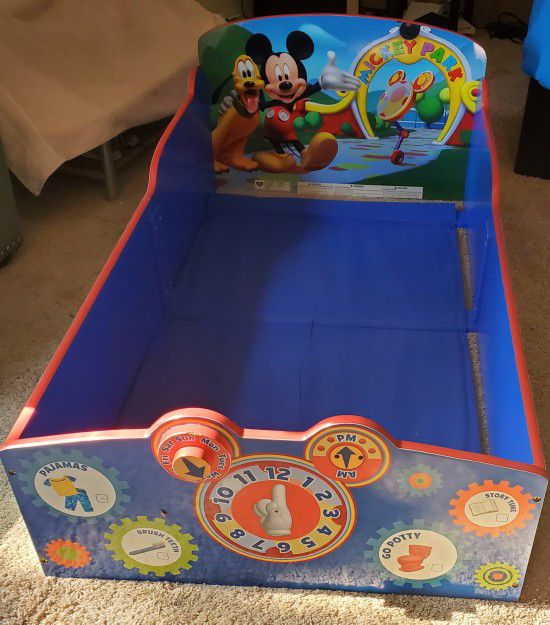 Bed Mickey Mouse toddler, good condition
