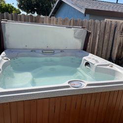 2012 Six Person Sundance, Hot Tub With Waterfall And Cover Lift