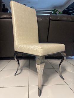 Dining chairs / Sillas de comedor