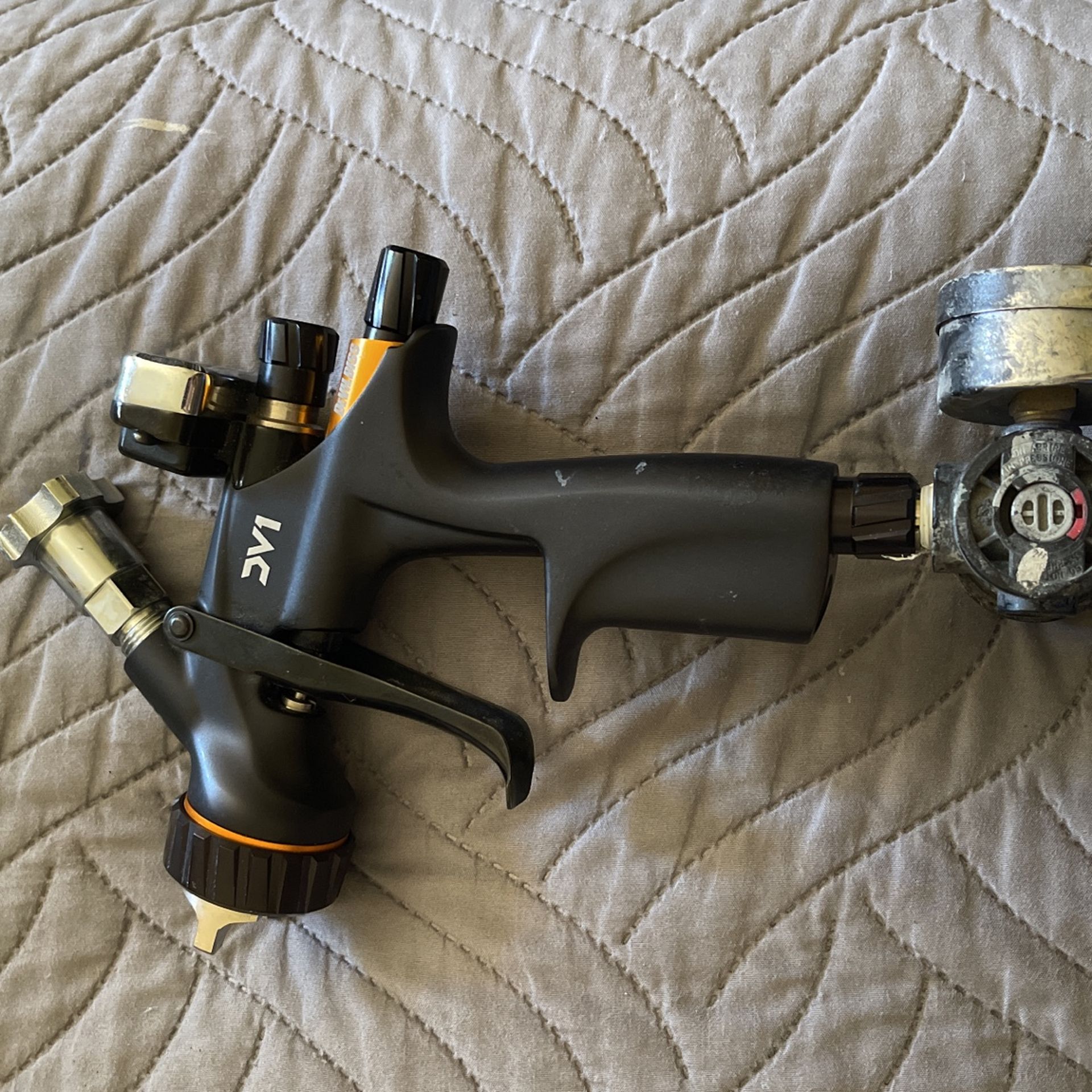 DeVilbiss DV1-C1 Plus Clearcoat HVLP Spray Gun