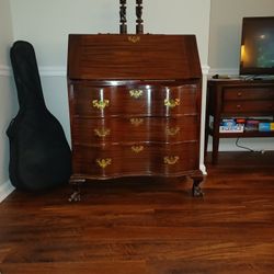 Antique Governor Winthrop Type Desk