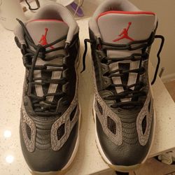 Jordans Size 11.5 Low Ie Black Cements 