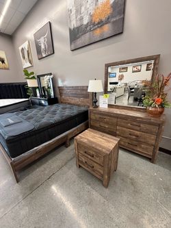 4 PC QUEEN BEDROOM SET