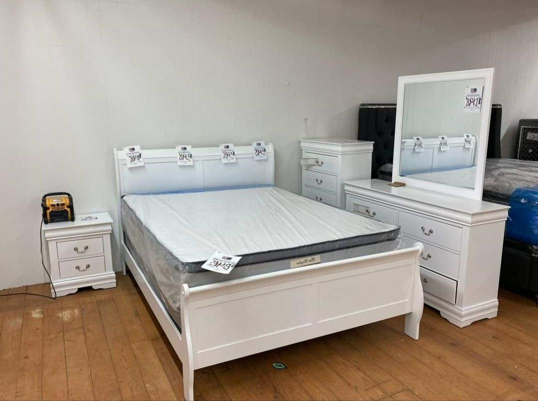 Louis Philip White Sleigh Bedroom Set
(Bed, Dresser, Nightstand and Mirror)