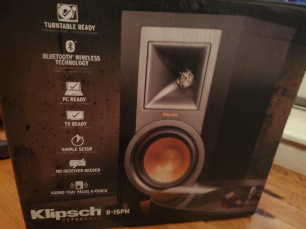 Klipsch R-15PM Powered Speakers