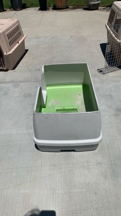 Cat litter box