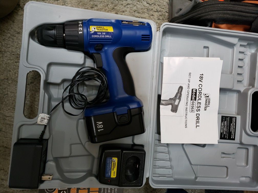 Drill - NEW-- 18V Rechargeable