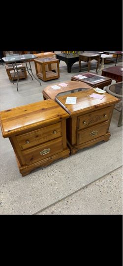 2 night stands natural good color