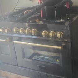PREMIUM HIGH-END STOVE – UNIQUE OPPORTUNITY - as is -            *READ THE DESCRIPTION*