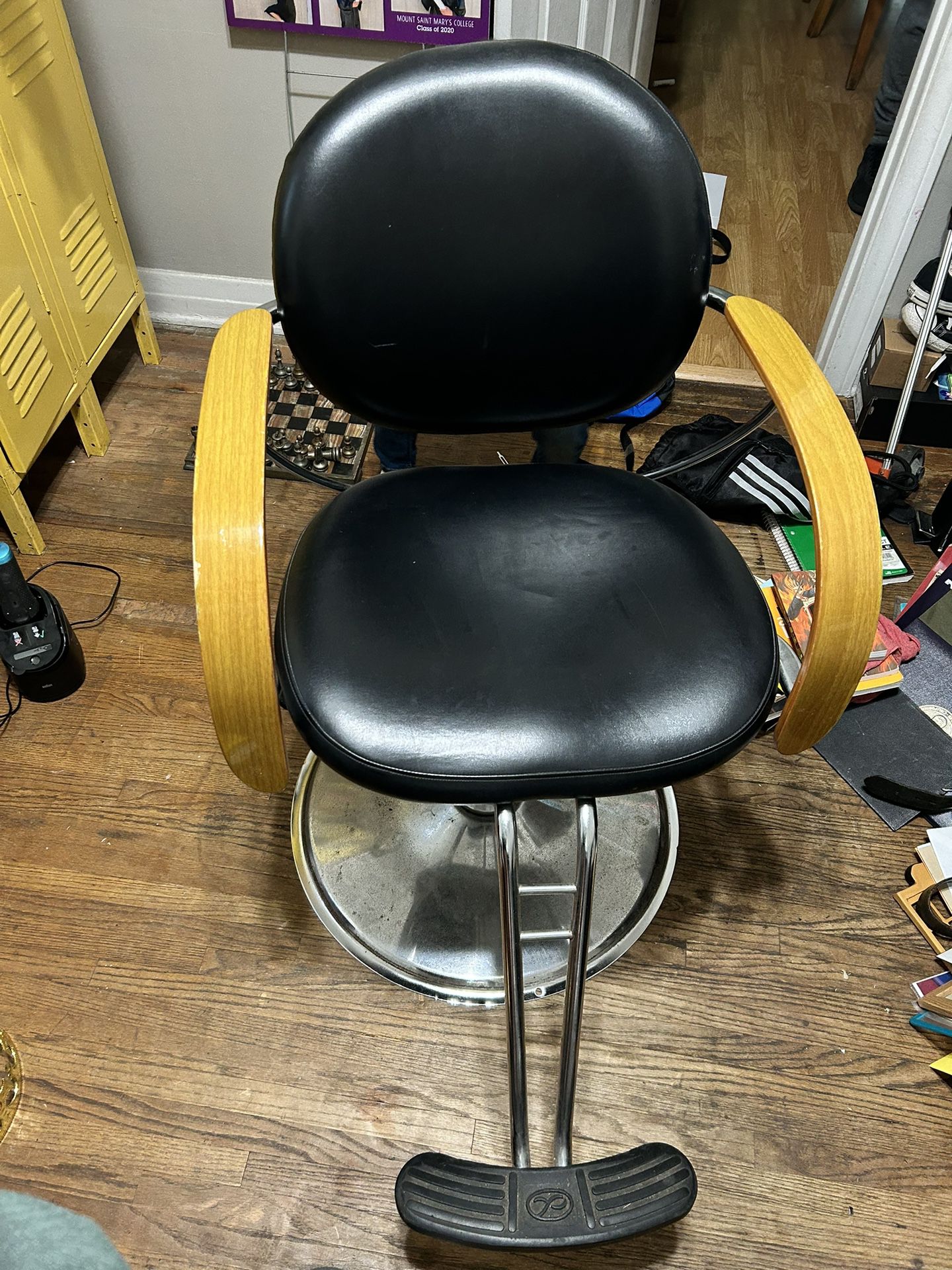 Salon / Barber Chair Very Appealing.