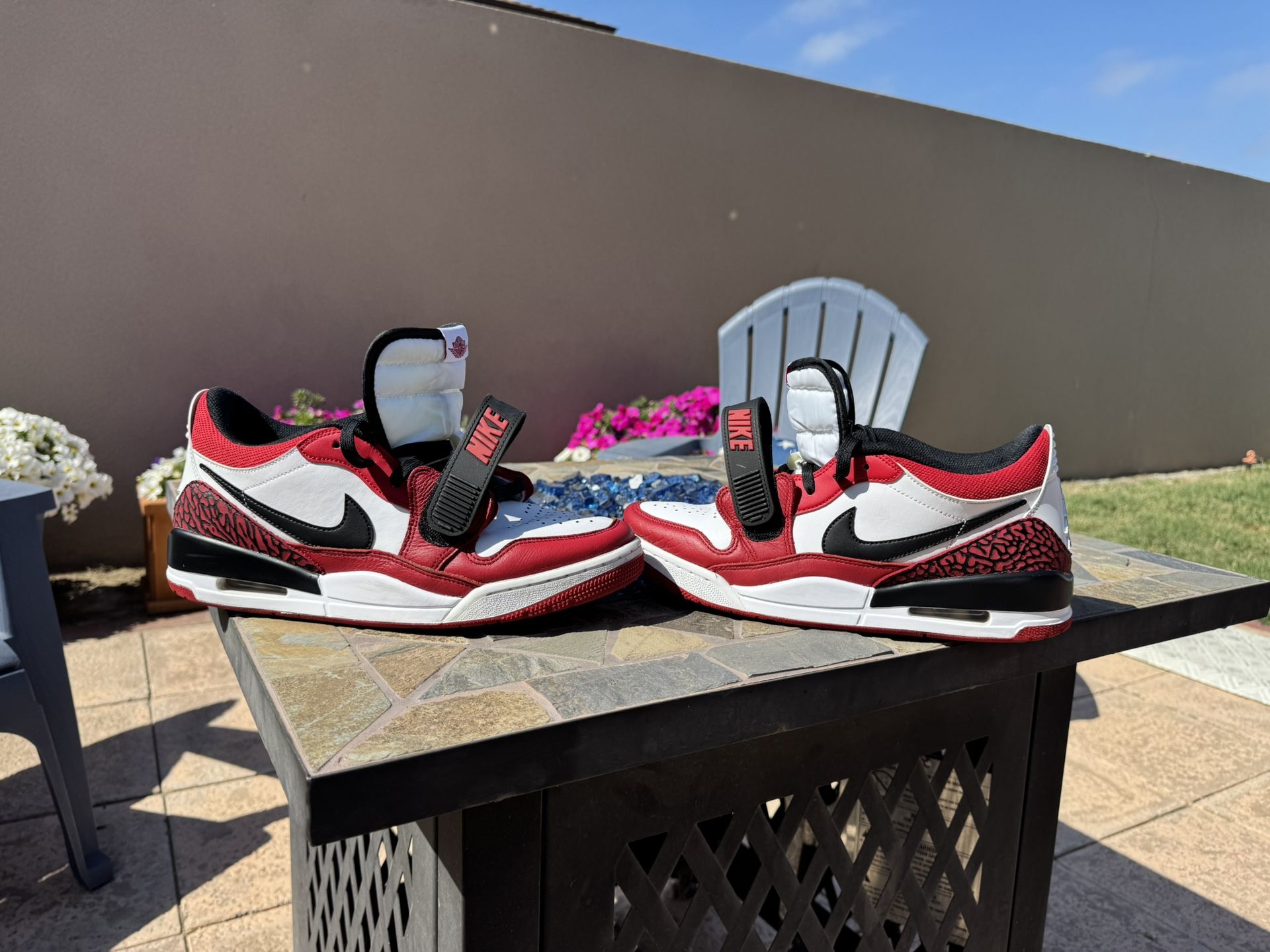 Size 10 Nike Air Jordan Legacy 312 Low Chicago Red White Black CD7069-116