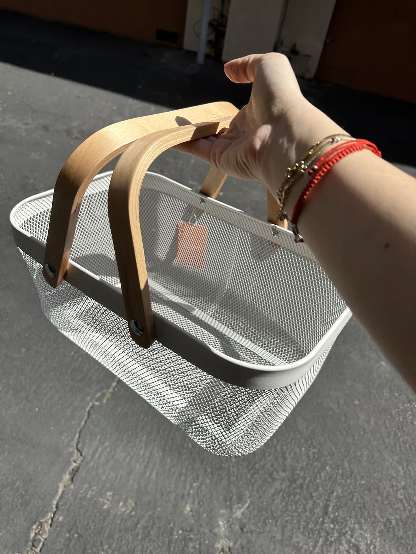 NEW White Wood / Metal Mesh Picnic Fruit / Veggie Basket Organizer