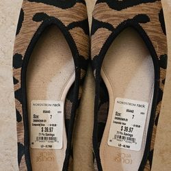Size 7 Womens Flat Shoes New $10