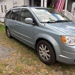 2009 Chrysler Town & Country Van