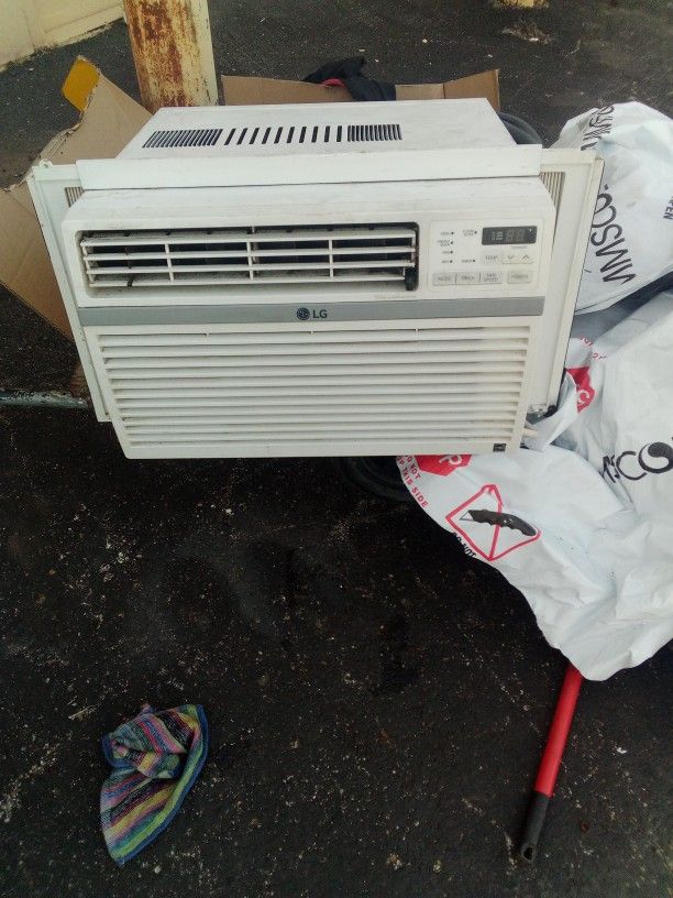 LG 8000 BTU Window Unit