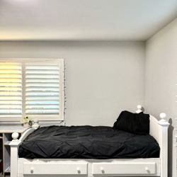 Space-Saving Modern Twin Bed Frame with Trundle/Under storage and drawers (mattress included)