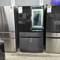 🔥SAMSUNG AI FAMILY HUB BESPOKE MATTE BLACK AND CHARCOAL GLASS REFRIGERATOR WITH BEVERAGE CENTER AND ICE MAKER🔥