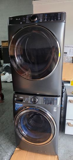 2026 GE STACKABLE WASHER AND DRYER FRONT LOAD  MATTE BLACK BIG CAPACITY