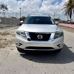 2015 Nissan pathfinder clean title full price cash $4500 full price cash