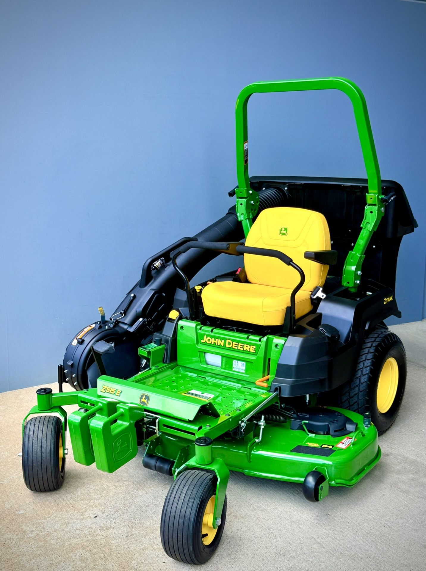 Brand new John Deere Z515E ZTrak 54-in 24 -HP V-twin Gas Zero-turn Riding Lawn Mower comes with extra bagger and flow blower. Production date 2025