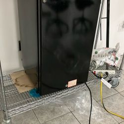 Mini Fridge Used Cash Only 25
