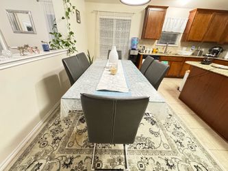 Modern Glass Dining Table + 6 Chairs – Excellent Condition