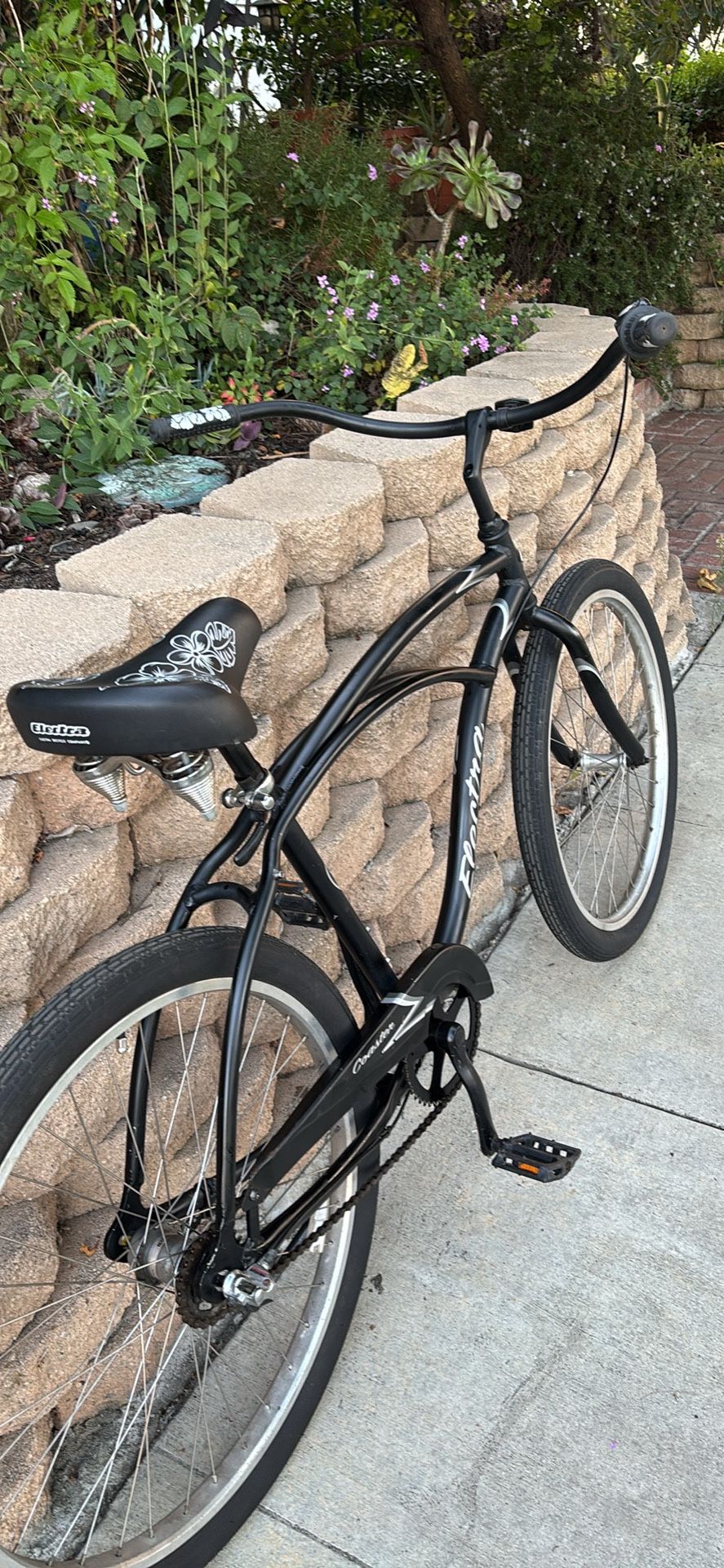 ELECTRA COASTER 3 SPEED ALUMINUM FRAME LIGHTWEIGHT 26” wheels Ready To Ride.