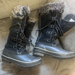 Woman’s Snow Boots