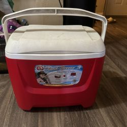 Cooler box (28 QUART | 26 LITER 1 41 CAN CAPACITY)