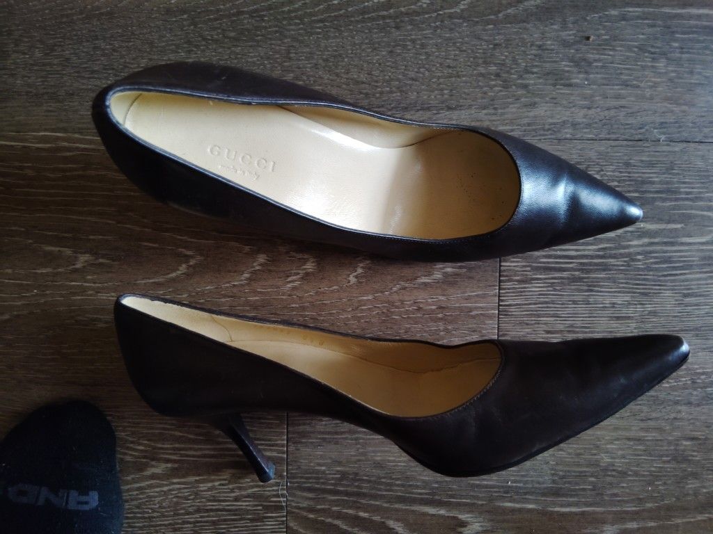 Vintage Chocolate Brown Gucci Pumps