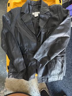Woman, blackleather jacket