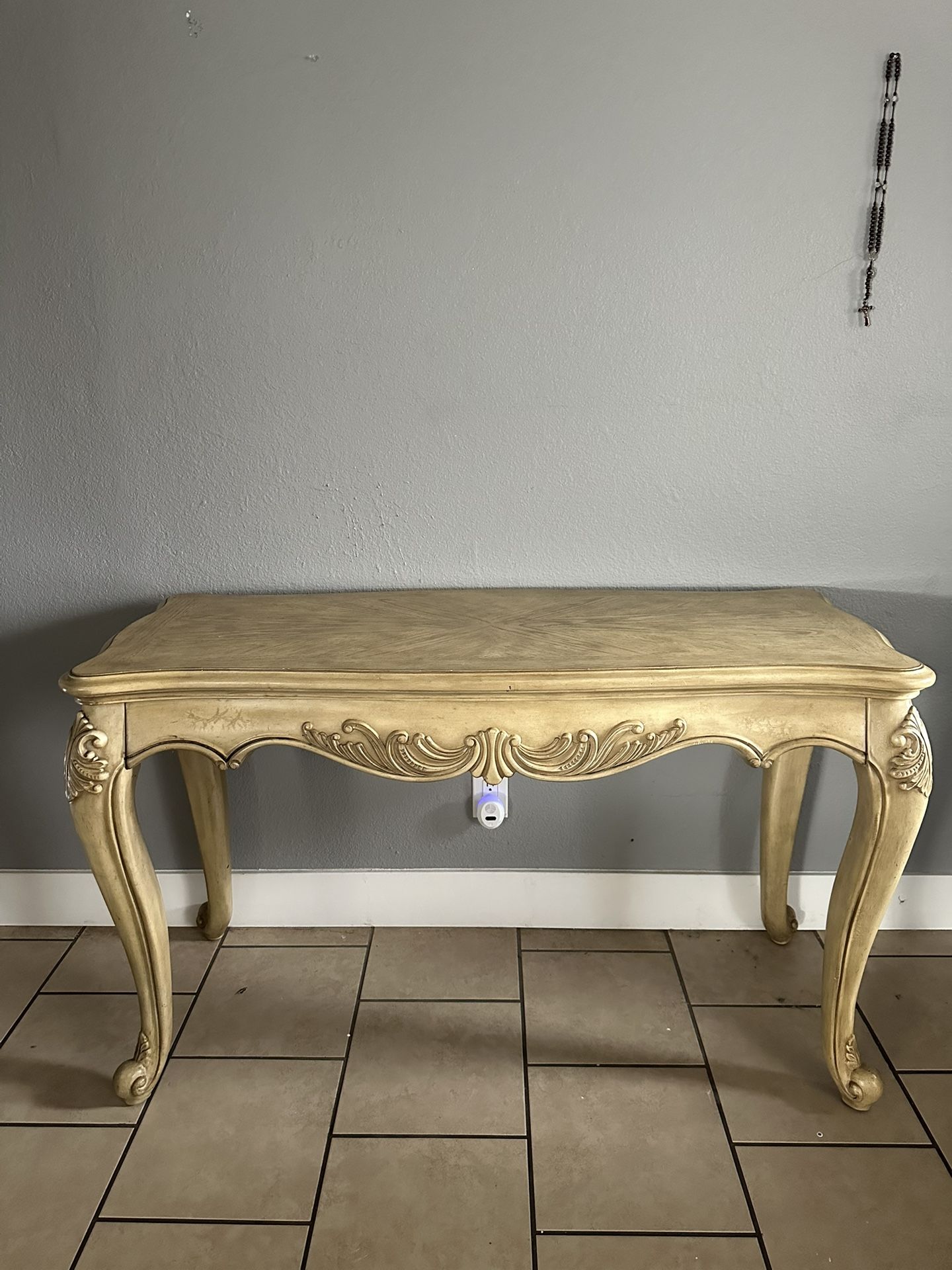 Console/entry Table