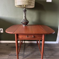 Beautiful Heritage Henderon Mid Century Side Table