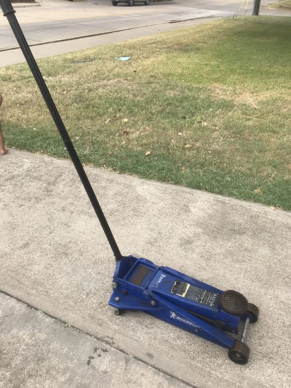 3.5 ton Michelin floor jack for Sale in Irving, TX OfferUp