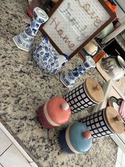Kitchen jars an stuff