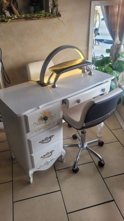 manicurist, nail technician / manicurista ,técnica de uñas