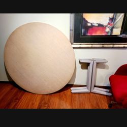 Free Round Table 4.5ft Diameter  23rd And C Street In Golden Hill 