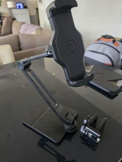 Adjustable tablet mount
