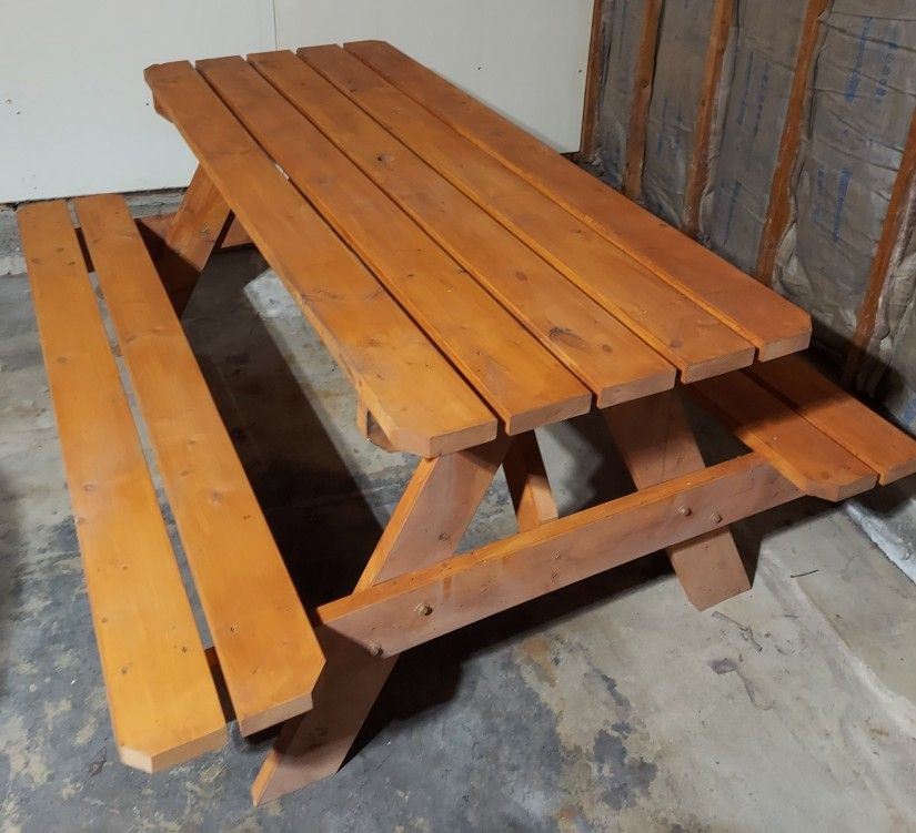 Brand New Picnic Table & Brand Ne Umbrella $80