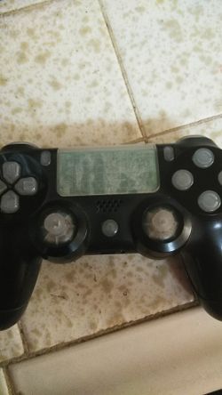 PS4 controller (used but still works)