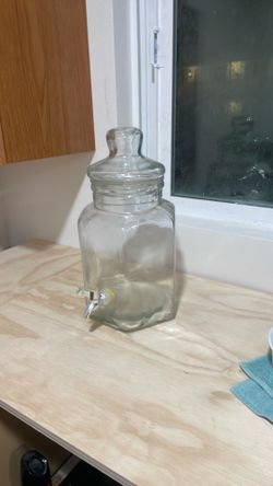 Large beverage holder with spout