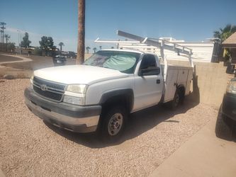 2006 Chevrolet Silverado 2500 utility box