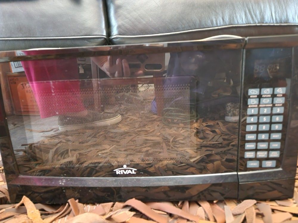 Rival Countertop Microwave