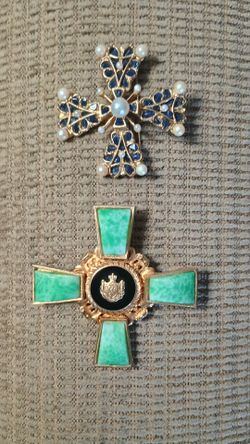 Teo Cross pins