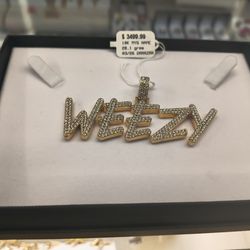 10k solid gold diamond pendant 28.1 grams layaway available 10%dwon if you interested please make sure you ask for Maribel thank you