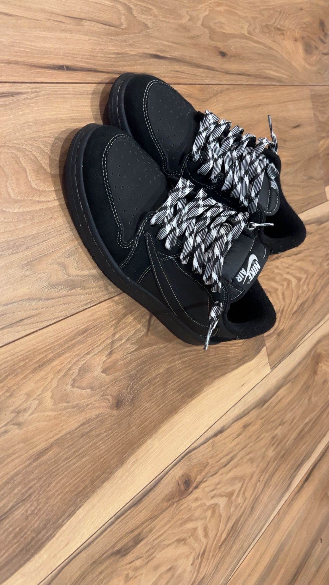 Travis Scott’s Jordan 1 Low Phantoms