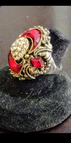 Beautiful vintage style cocktail ring