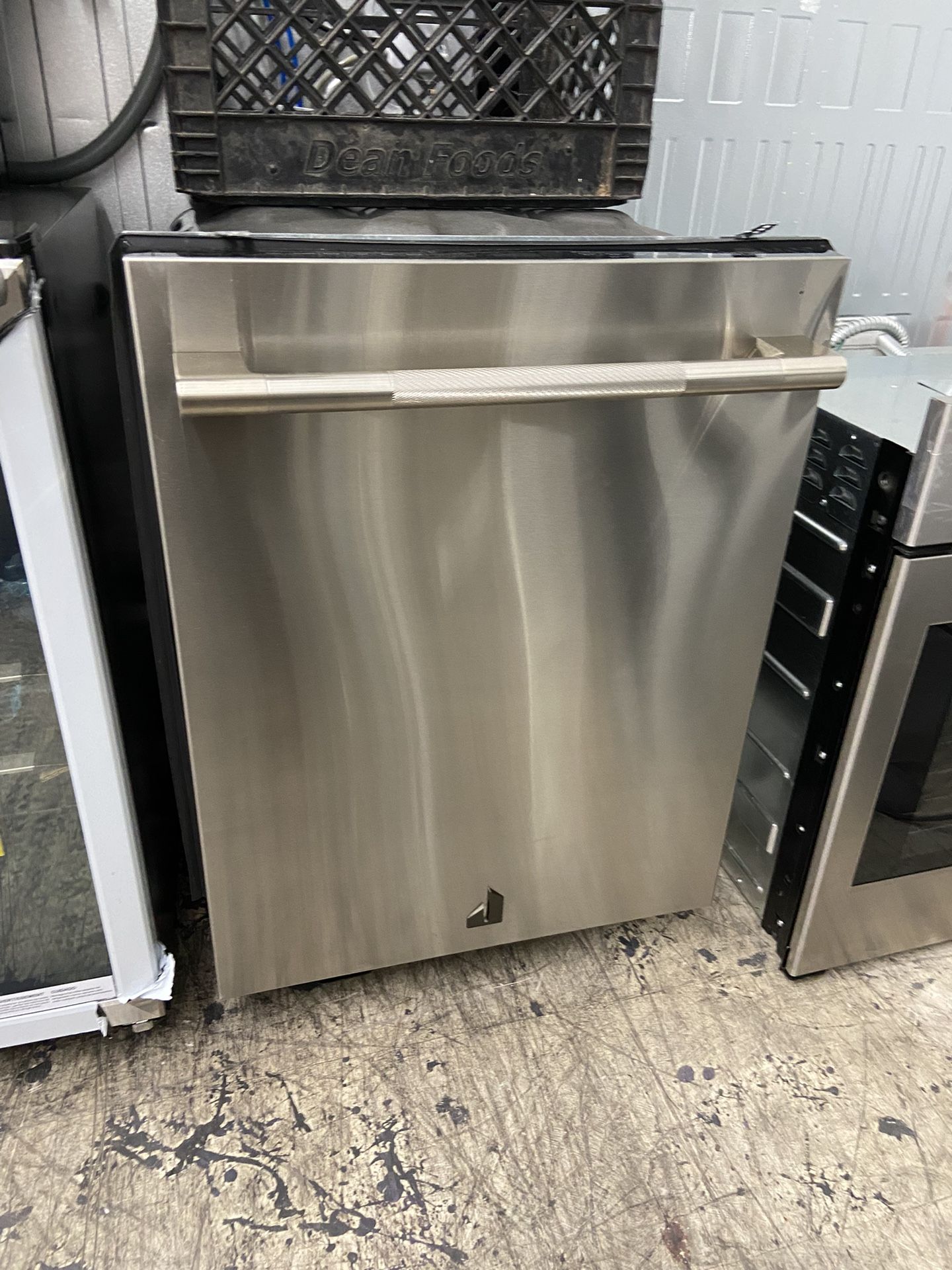 Jenn Air Stainless Steel Dishwasher 24”
