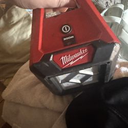 Milwaukee Flashlights No Batteries Included 